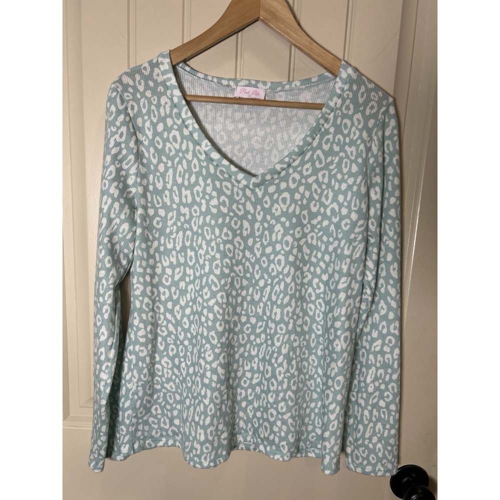 Pink Lily Knit Women Leopard Print Top Sz M Mint Green Long Sleeve Soft V-neck
